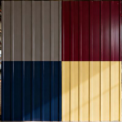 Купить Оцинкованная стальная рулонная сталь с предварительным покрытием для строительных материалов, окрашенный стальной лист для кровли, облицовки стен и промышленного применения Производство в сети